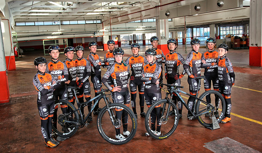 ktm-csm-team-all-850_497.jpg ktm-csm-team-all-850_497.jpg